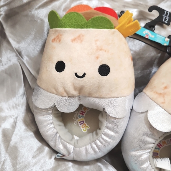 Squishmallow & slippers - Picture 7 of 10